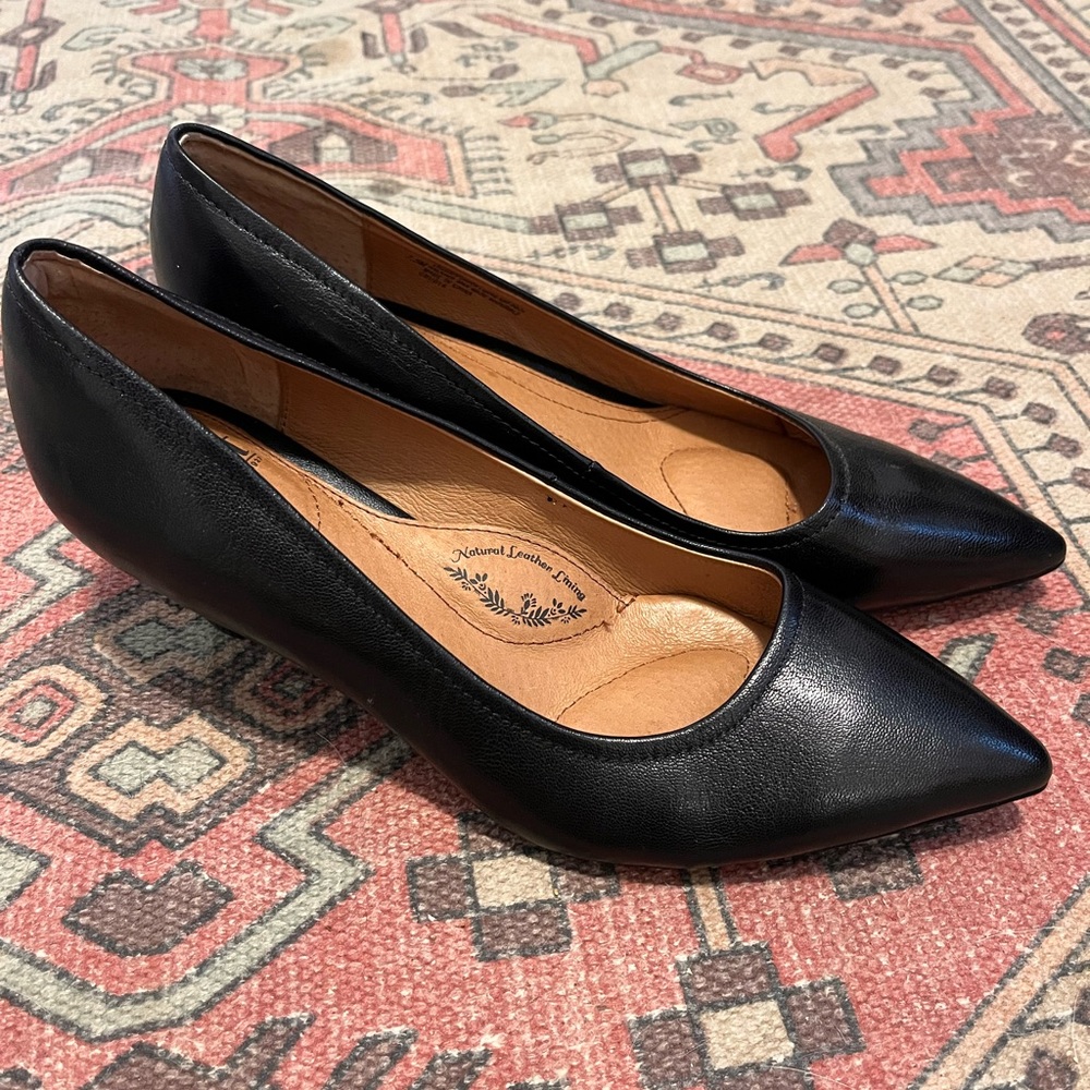 Black Sofft women’s heeled shoes size 8